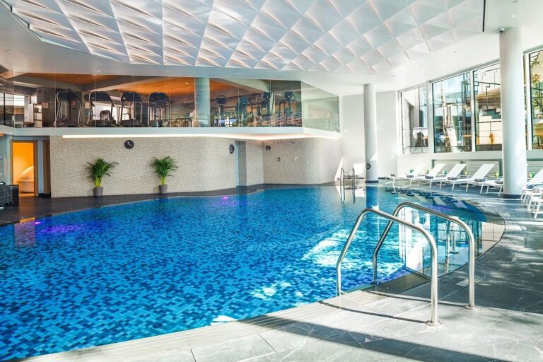 Piscina ANA Spa Crowne Plaza