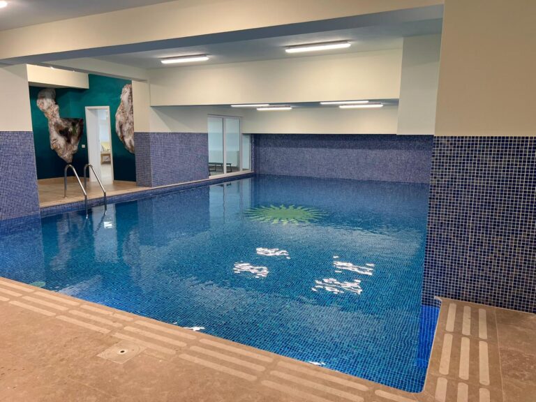 Piscina IN GRAND HOTEL Militari